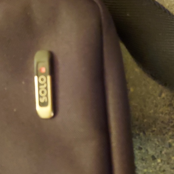 SOLO computer laptop carry case 16" x 12" black like new never used - Picture 2 of 11